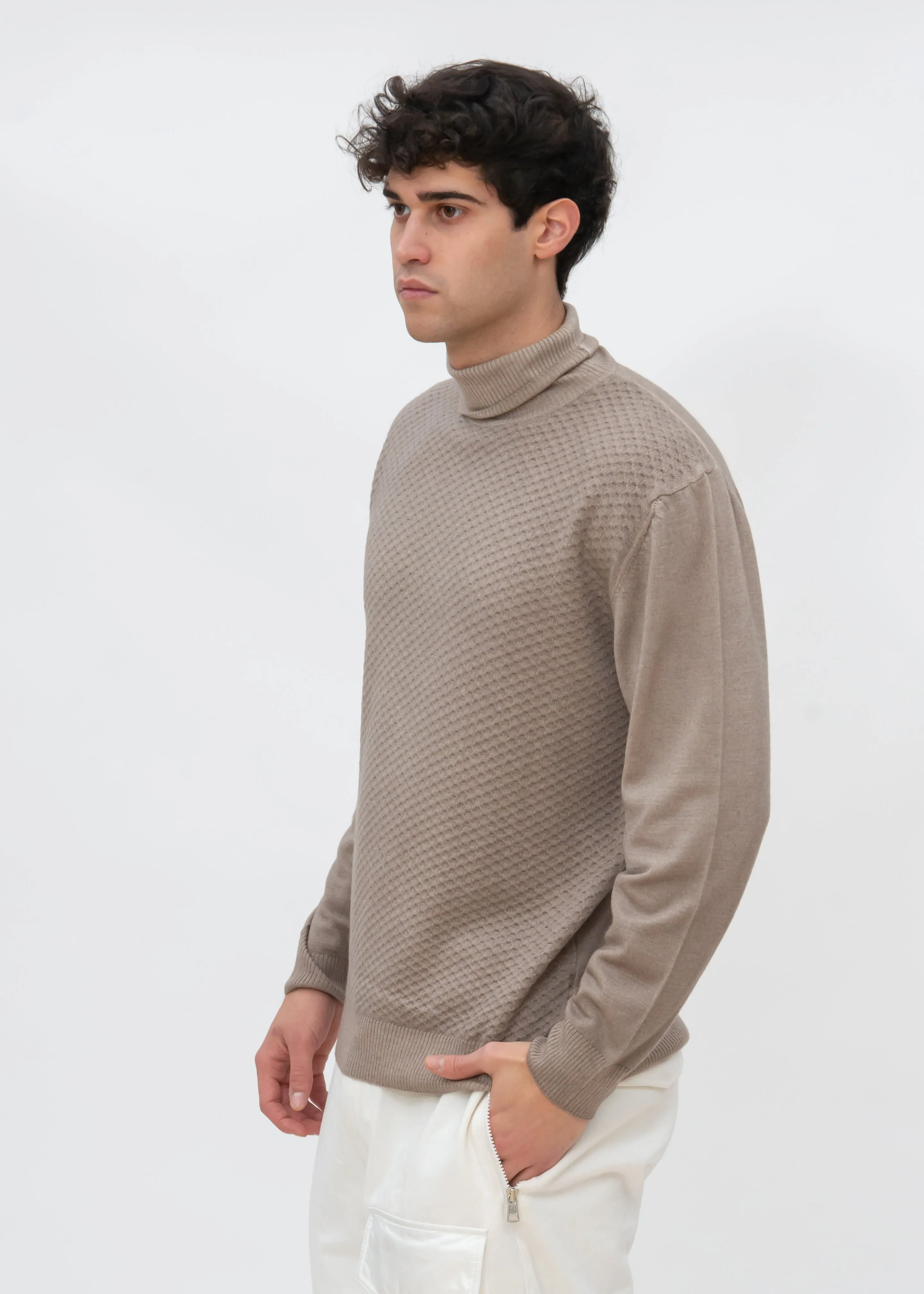 EMBOSSED TURTLENECK SWEATER