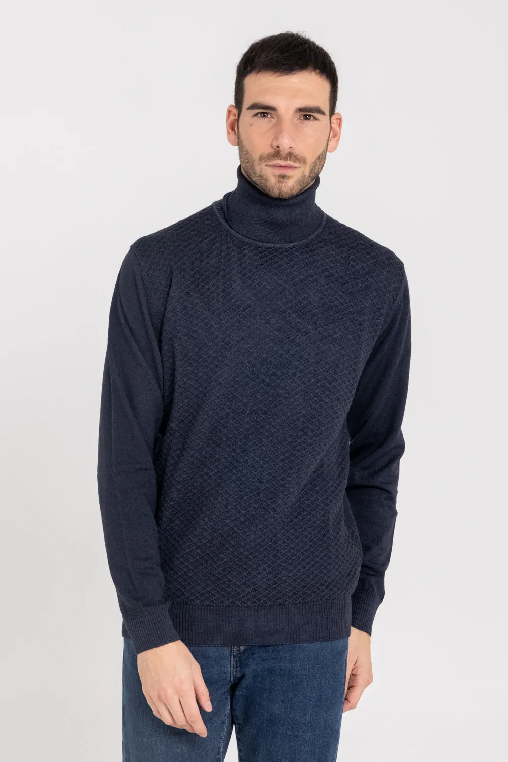 EMBOSSED TURTLENECK SWEATER