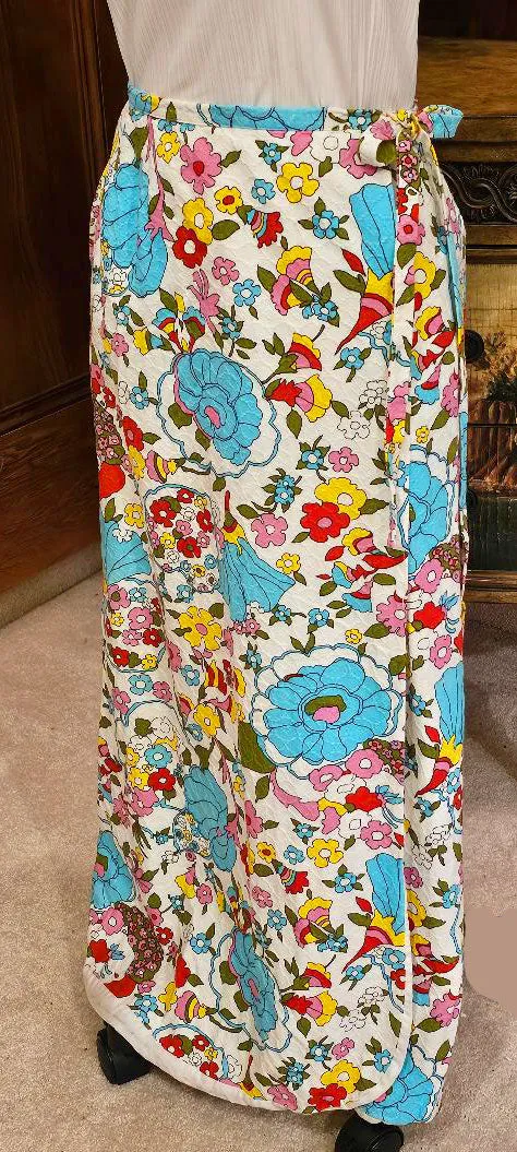 VINTAGE 1950s ELIZABETH ARDEN FLORAL WRAP SKIRT WITH BOW VINTAGE SKIRT VINTAGE DESIGNER SKIRT